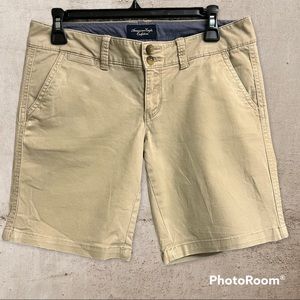 American Eagle khaki Bermuda shorts size 4